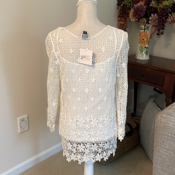 White blouse with attached under tank - Picture 3 of 4